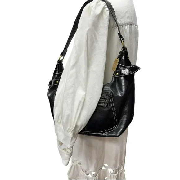 Rare Coach Patent leather crescent shaped retro should bag - Picture 6 of 16